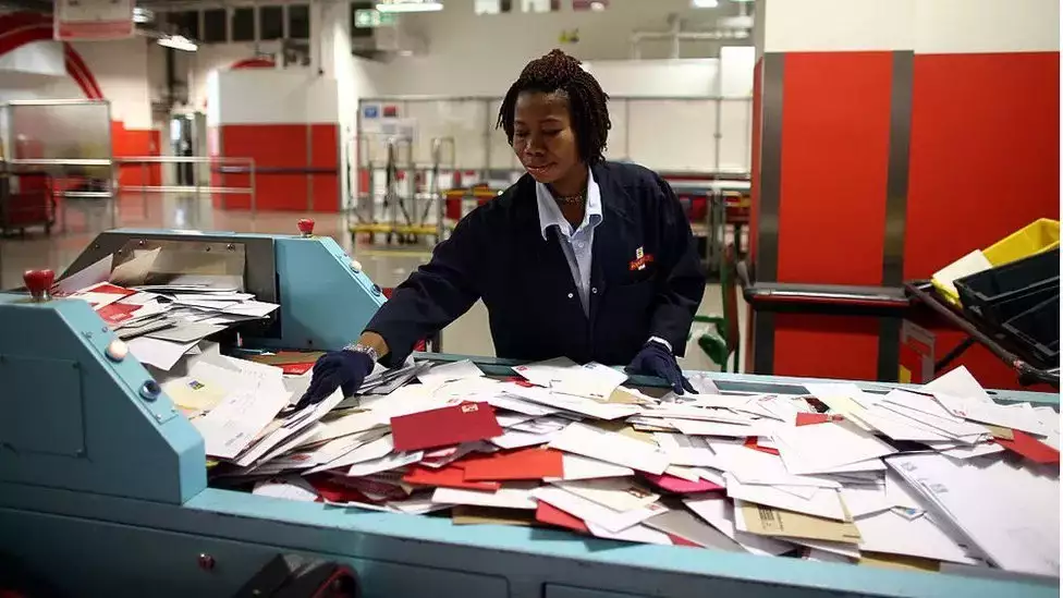  Royal Mail insanlara “kiber insident” səbəbiylə xaricə poçt göndərməməyi tövsiyə edir