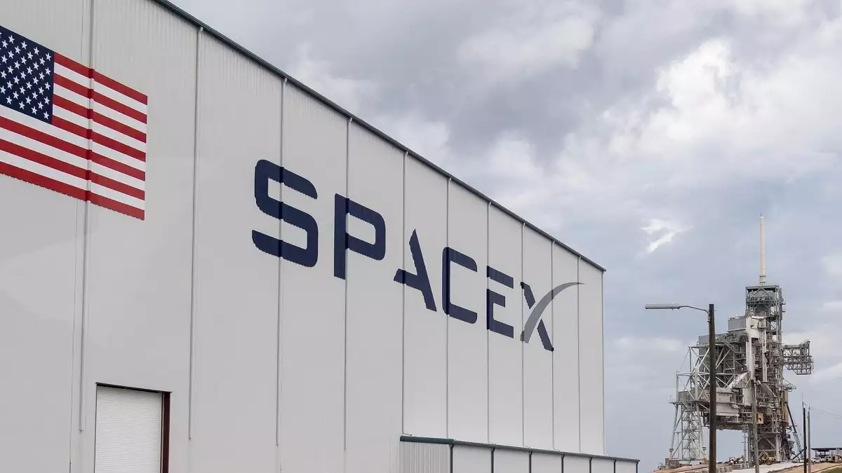  SpaceX şirkətinin bazar dəyəri 137 milyard dollara yüksəlib