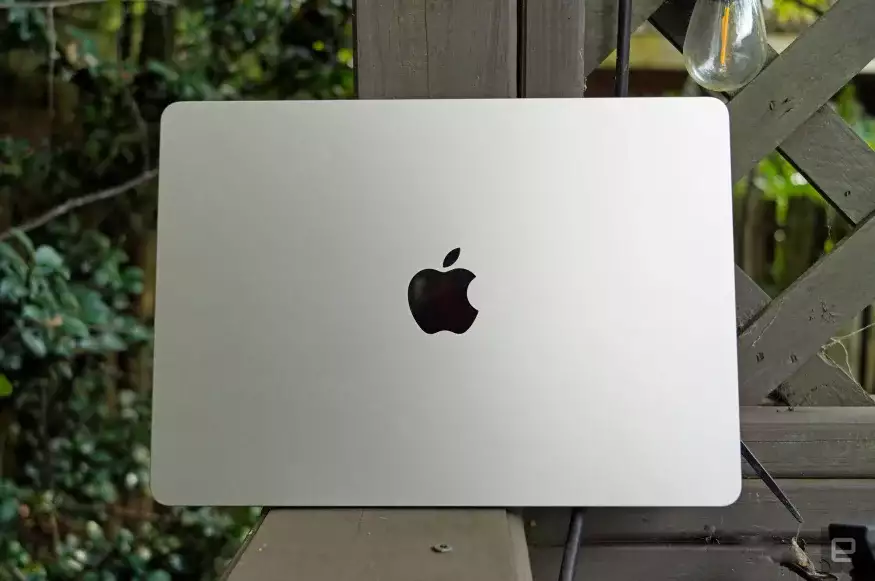  Apple-ın 15 düymlük MacBook Air-in tezliklə çıxır