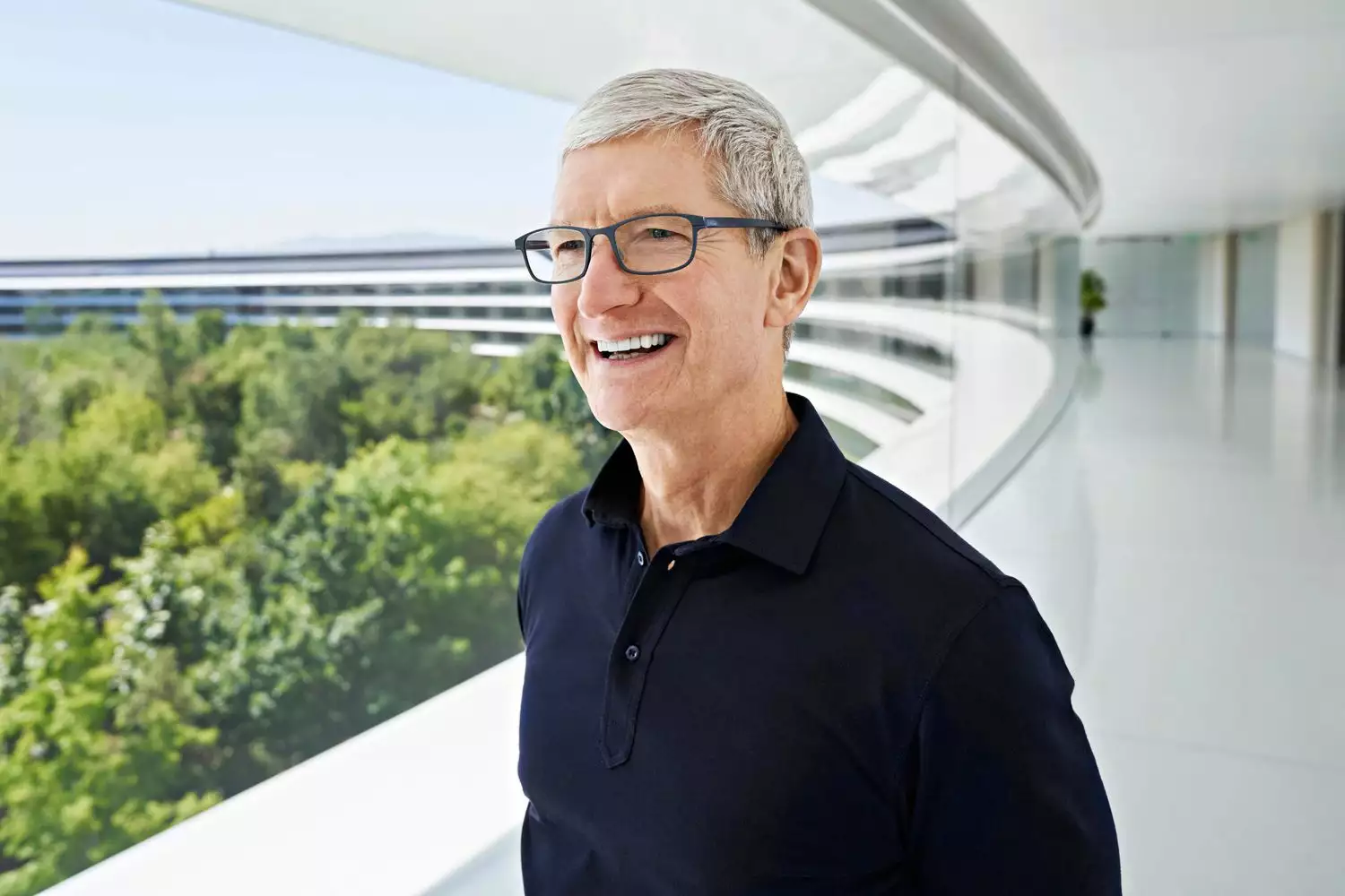 Tim Cook yeni qarışıq reallıq eynəyindən danışdı